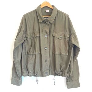 No Boundaries Utility Jacket in Army Green
Sz XL (15-17)